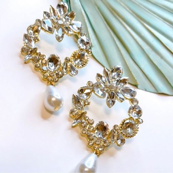 #467 Elegant silver and gold flower pattern earrings with dangle pearl - Picture 1 of 5